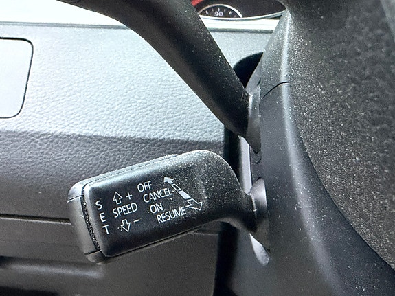 Volkswagen Passat 18 of 25