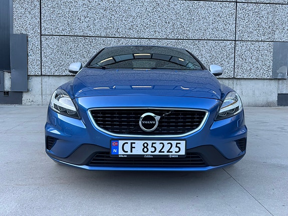 Volvo V40 2 of 22