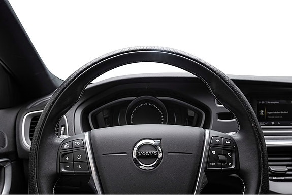 Volvo V40 12 of 22