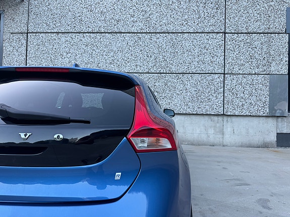 Volvo V40 7 of 22