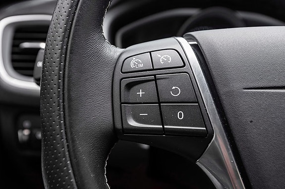 Volvo V40 13 of 22