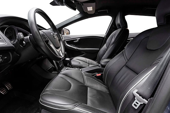 Volvo V40 8 of 22