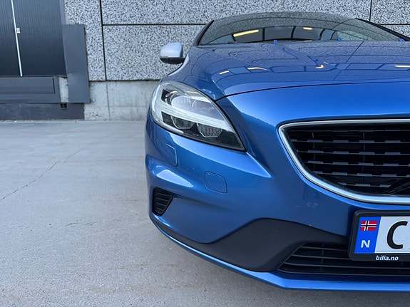 Volvo V40 3 of 22