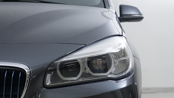 BMW 225xe 22 of 30