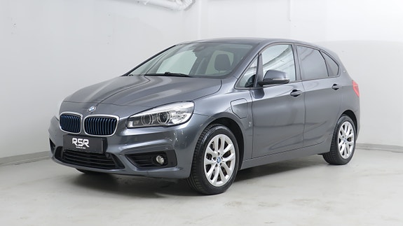 BMW 225xe 2 of 30
