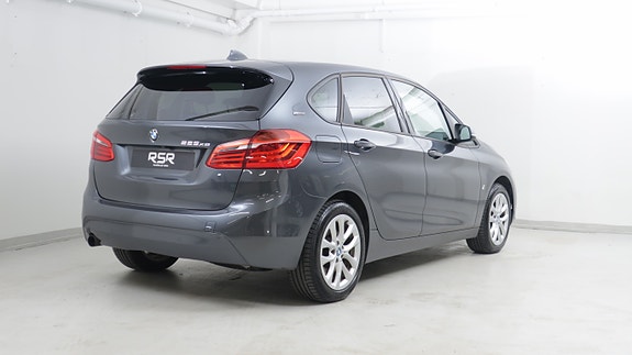 BMW 225xe 24 of 30