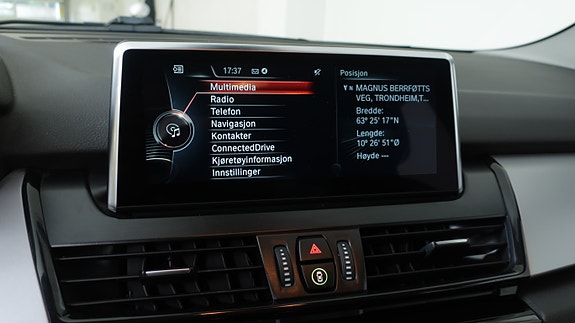 BMW 225xe 16 of 30