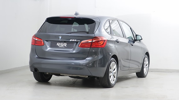 BMW 225xe 23 of 30