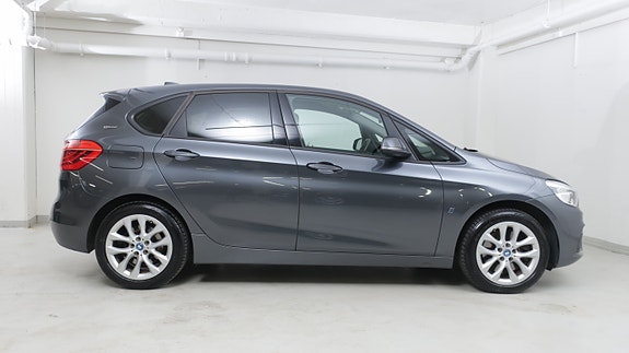 BMW 225xe 28 of 30