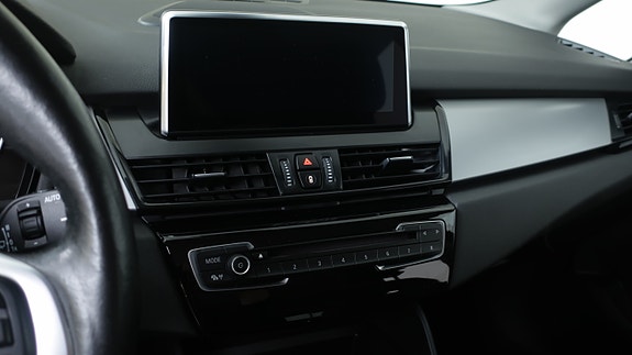 BMW 225xe 13 of 30