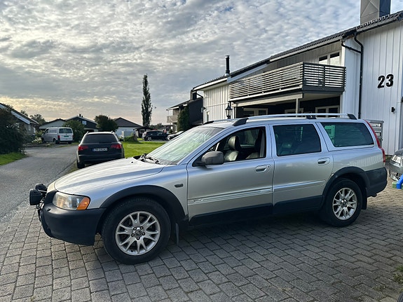 Volvo XC70 2 of 30
