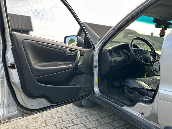 Volvo XC70 18 of 30