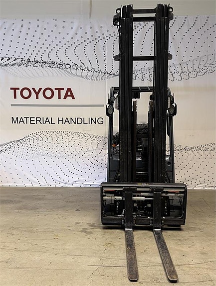 Toyota 8FBM20T 3 of 4