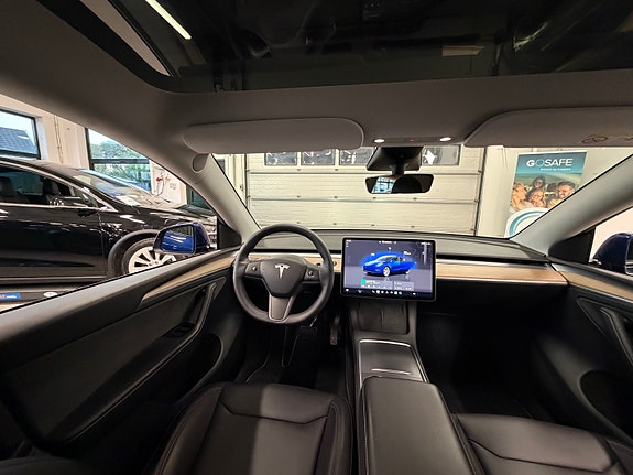 Tesla Model Y 17 of 30