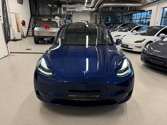 Tesla Model Y 5 of 30