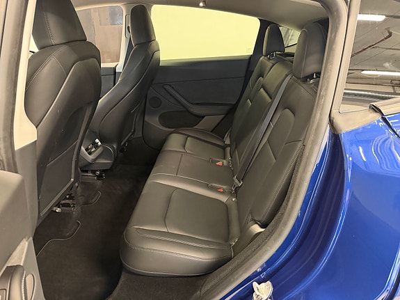Tesla Model Y 13 of 30
