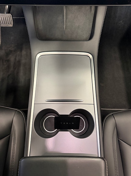 Tesla Model Y 21 of 30