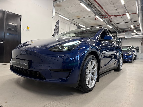 Tesla Model Y 3 of 30