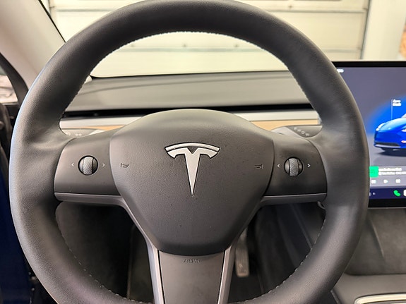 Tesla Model Y 19 of 30