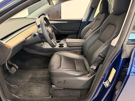 Tesla Model Y 14 of 30