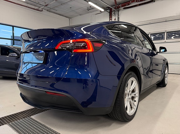 Tesla Model Y 11 of 30