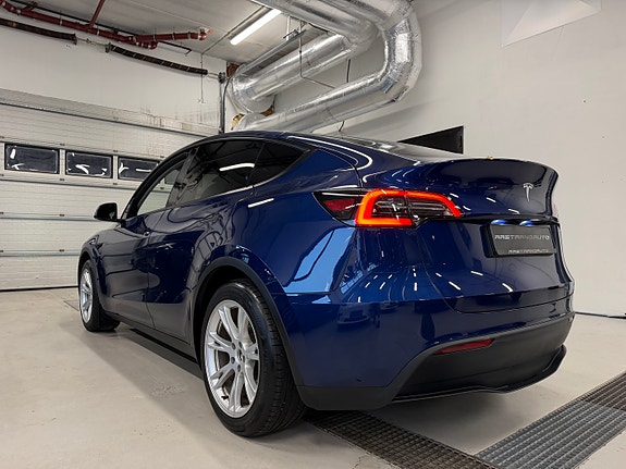 Tesla Model Y 6 of 30
