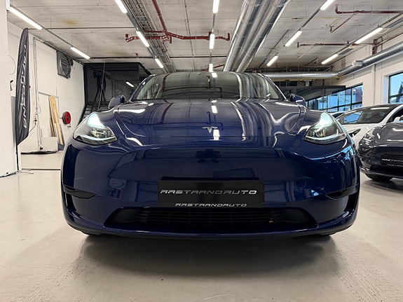 Tesla Model Y 4 of 30