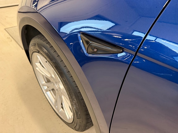 Tesla Model Y 8 of 30