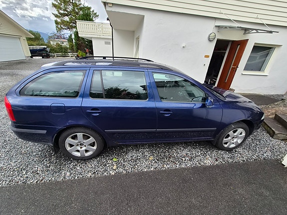 Skoda Octavia 2 of 9
