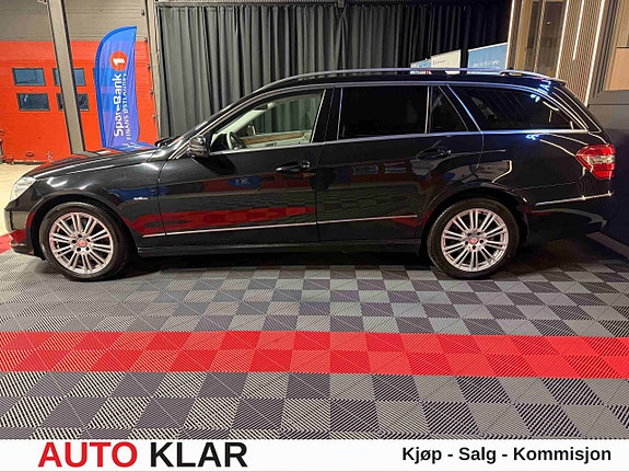 Mercedes-Benz E250 3 of 30