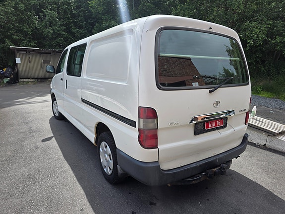 Toyota HiAce 3 of 11