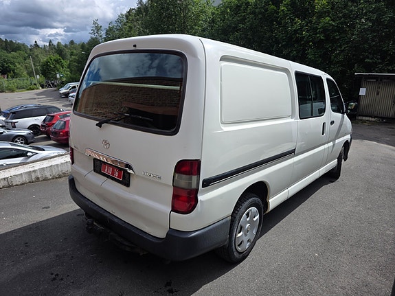 Toyota HiAce 8 of 11