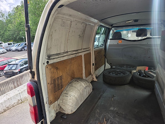 Toyota HiAce 7 of 11
