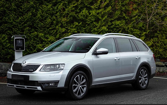 Skoda Octavia Scout 2 of 30