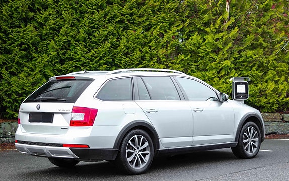 Skoda Octavia Scout 6 of 30