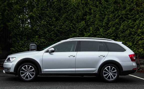 Skoda Octavia Scout 5 of 30