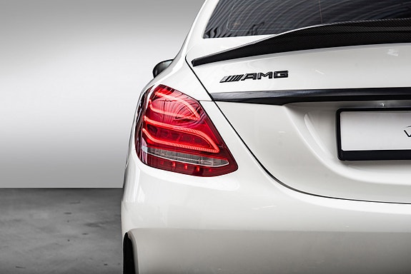 Mercedes-Benz C63 9 of 28