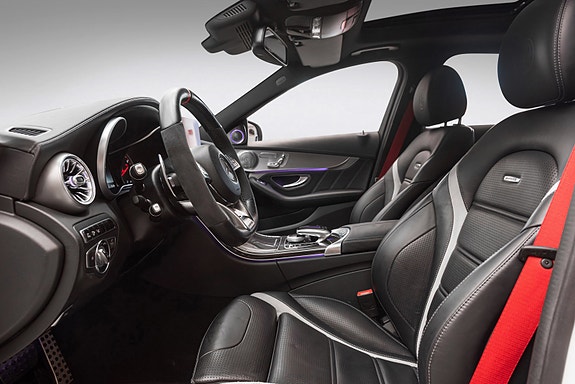 Mercedes-Benz C63 13 of 28