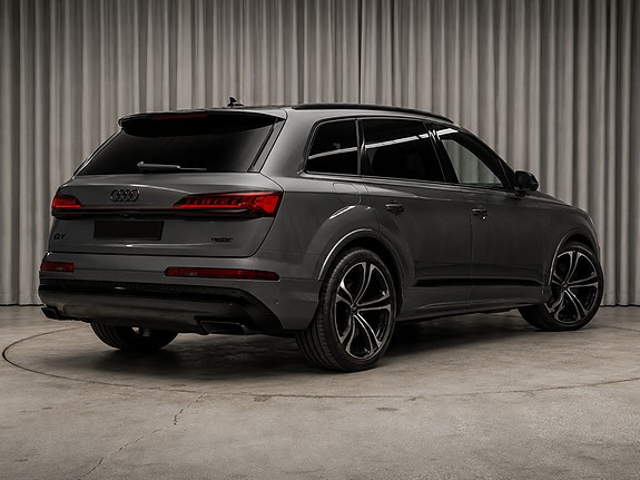 Audi Q7 6 of 7