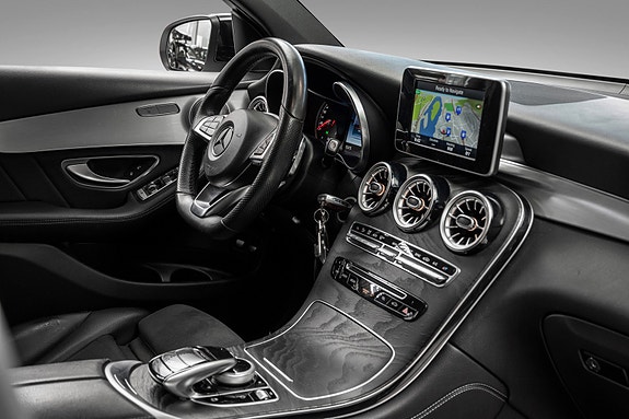 Mercedes-Benz GLC 30 of 30
