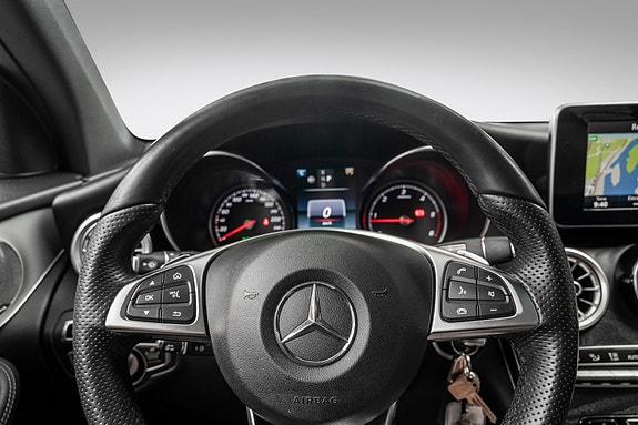 Mercedes-Benz GLC 17 of 30