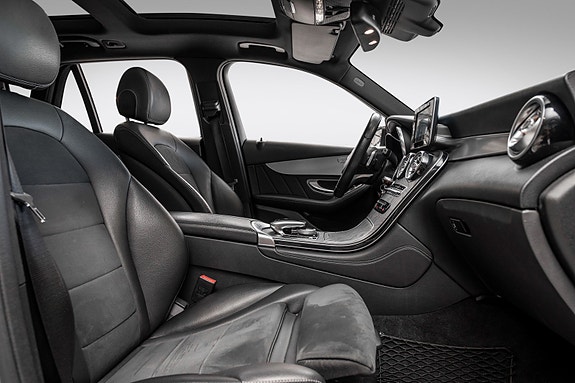 Mercedes-Benz GLC 29 of 30
