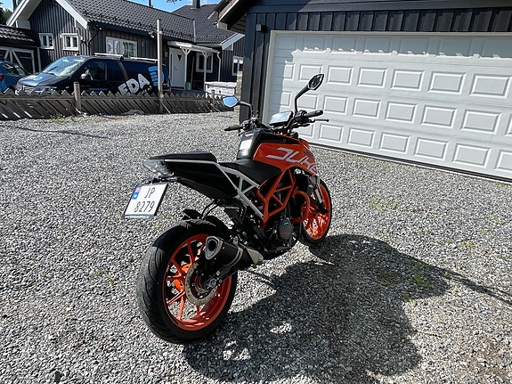 KTM 390 Duke 3 of 10