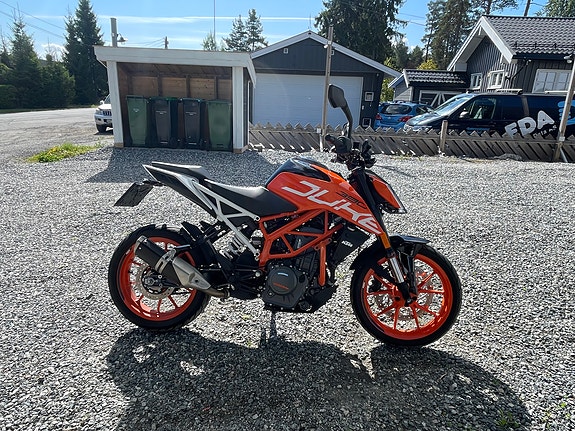 KTM 390 Duke 2 of 10