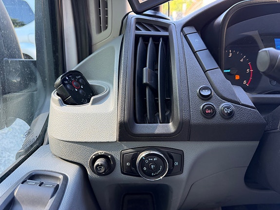 Ford Transit 24 of 28