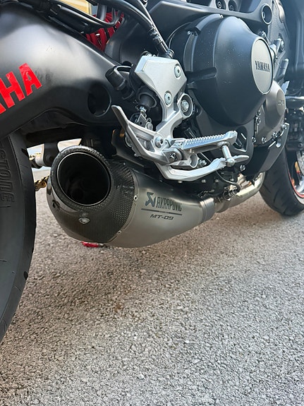 Yamaha MT-09 7 of 8