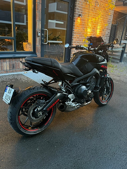 Yamaha MT-09 3 of 8