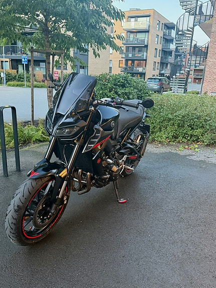 Yamaha MT-09 2 of 8