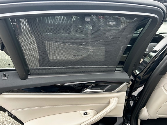 BMW 530e 25 of 30