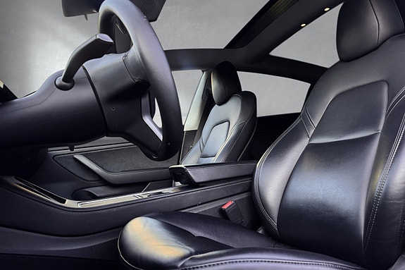 Tesla Model 3 11 of 24
